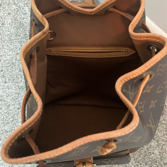 DISCONTINUED Louis Vuitton Montsouris backpack in brown monogram canvas. - Picture 7 of 16